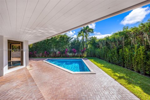 House in Coral Gables, Florida 4 bedrooms, 335.19 sq.m. № 1986653 - photo 9