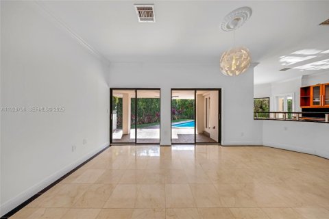 House in Coral Gables, Florida 4 bedrooms, 335.19 sq.m. № 1986653 - photo 23
