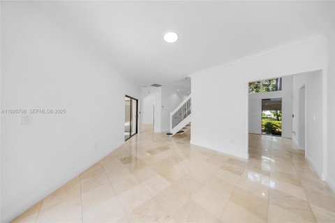 House in Coral Gables, Florida 4 bedrooms, 335.19 sq.m. № 1986653 - photo 28
