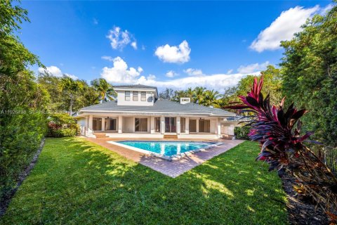 House in Coral Gables, Florida 4 bedrooms, 335.19 sq.m. № 1986653 - photo 11