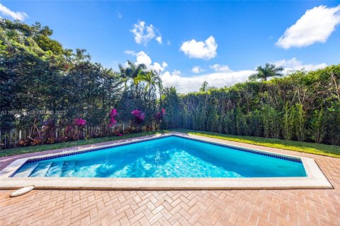 House in Coral Gables, Florida 4 bedrooms, 335.19 sq.m. № 1986653 - photo 8