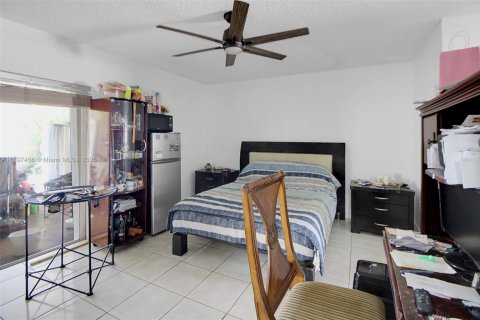 House in Miami, Florida 3 bedrooms, 155.7 sq.m. № 1949070 - photo 16