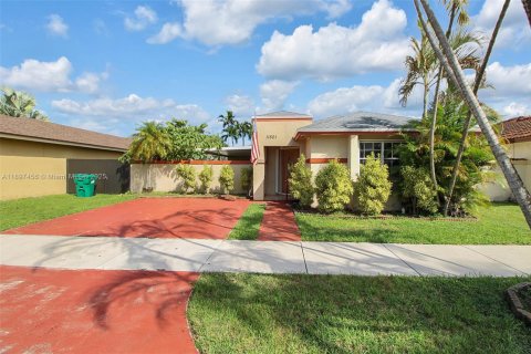 House in Miami, Florida 3 bedrooms, 155.7 sq.m. № 1949070 - photo 8
