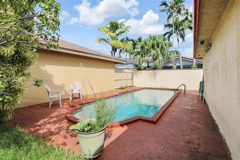 House in Miami, Florida 3 bedrooms, 155.7 sq.m. № 1949070 - photo 24