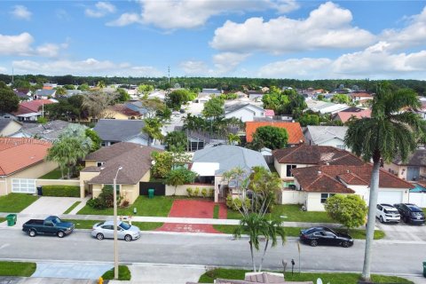 House in Miami, Florida 3 bedrooms, 155.7 sq.m. № 1949070 - photo 5