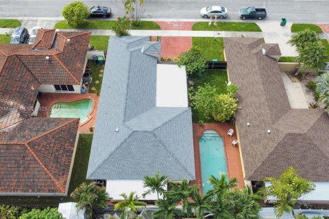House in Miami, Florida 3 bedrooms, 155.7 sq.m. № 1949070 - photo 6