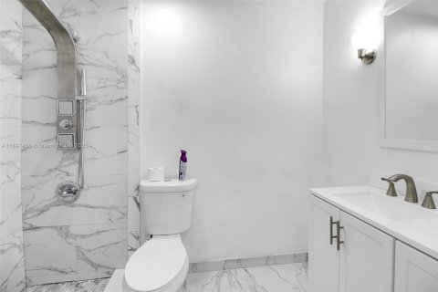 House in Miami, Florida 3 bedrooms, 155.7 sq.m. № 1949070 - photo 23