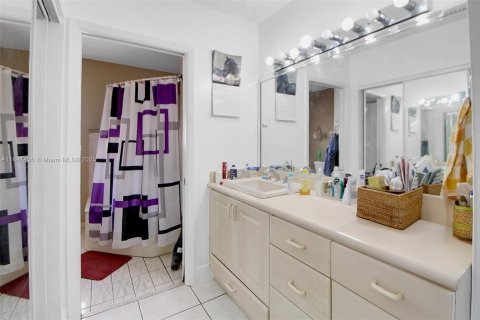 House in Miami, Florida 3 bedrooms, 155.7 sq.m. № 1949070 - photo 18