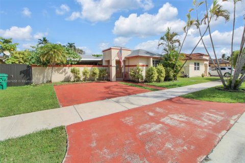 House in Miami, Florida 3 bedrooms, 155.7 sq.m. № 1949070 - photo 9