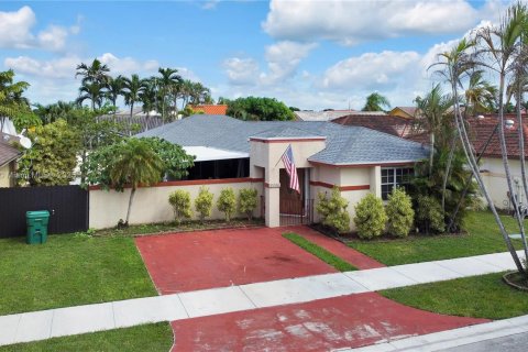 House in Miami, Florida 3 bedrooms, 155.7 sq.m. № 1949070 - photo 4