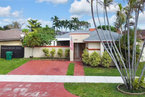 House in Miami, Florida 3 bedrooms, 155.7 sq.m. № 1949070 - photo 3