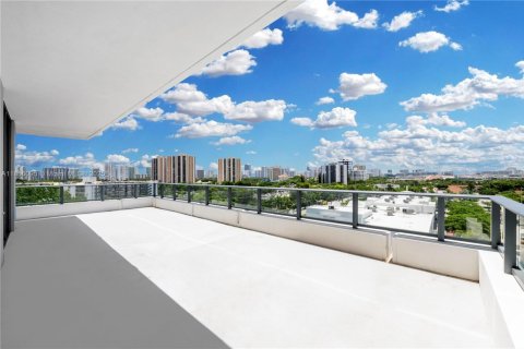 Condo in Aventura, Florida, 1 bedroom  № 1880095 - photo 2