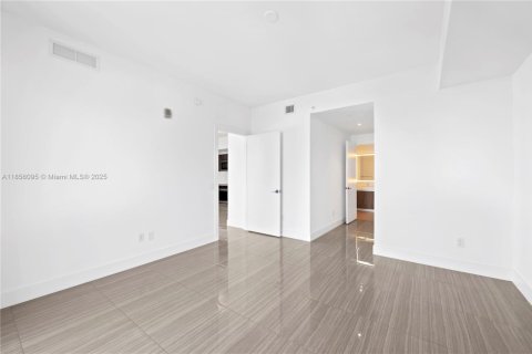 Condo in Aventura, Florida, 1 bedroom  № 1880095 - photo 12