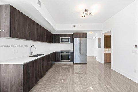 Condo in Aventura, Florida, 1 bedroom  № 1880095 - photo 9