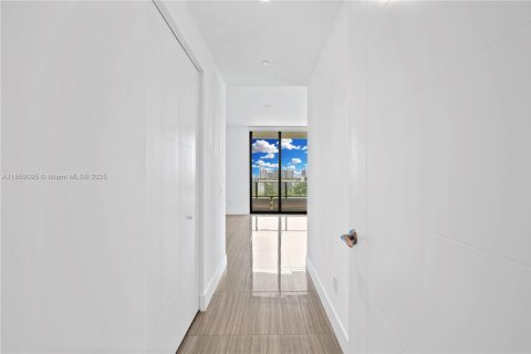 Condo in Aventura, Florida, 1 bedroom  № 1880095 - photo 18