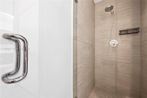 Condo in Aventura, Florida, 1 bedroom  № 1880095 - photo 17