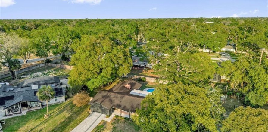 House in Longwood, Florida 4 bedrooms, 177.72 sq.m. № 2112378