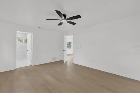 House in Longwood, Florida 4 bedrooms, 177.72 sq.m. № 2112378 - photo 9