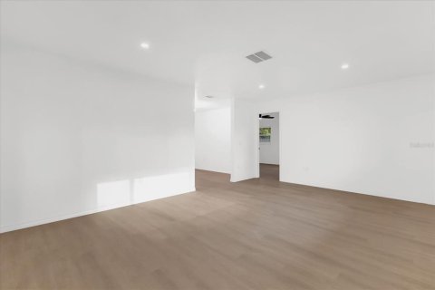 House in Longwood, Florida 4 bedrooms, 177.72 sq.m. № 2112378 - photo 6