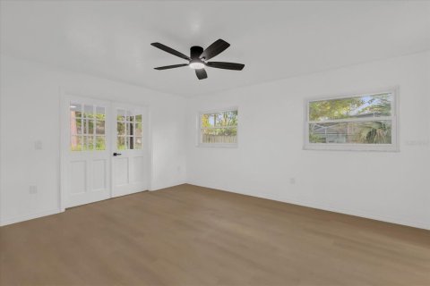 House in Longwood, Florida 4 bedrooms, 177.72 sq.m. № 2112378 - photo 8