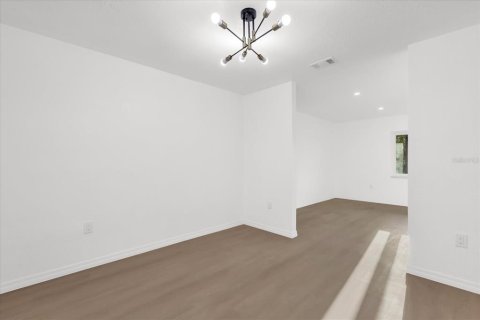 House in Longwood, Florida 4 bedrooms, 177.72 sq.m. № 2112378 - photo 12