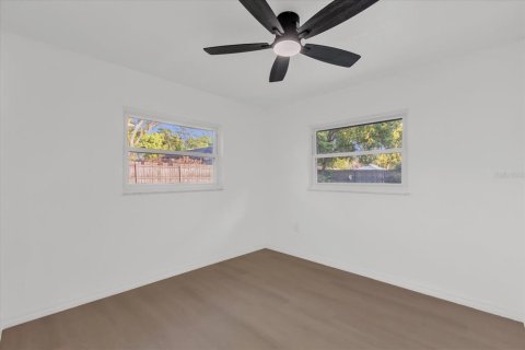 House in Longwood, Florida 4 bedrooms, 177.72 sq.m. № 2112378 - photo 25
