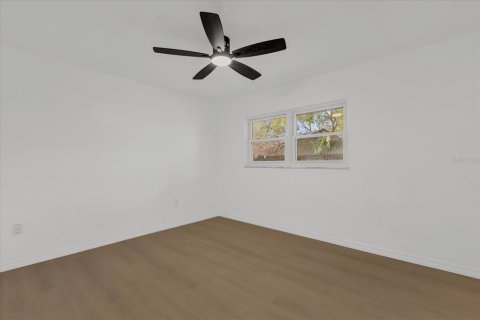 House in Longwood, Florida 4 bedrooms, 177.72 sq.m. № 2112378 - photo 21