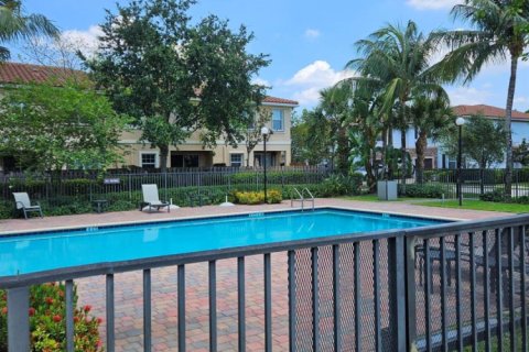 Townhouse in West Palm Beach, Florida 4 bedrooms, 162.39 sq.m. № 1208207 - photo 1