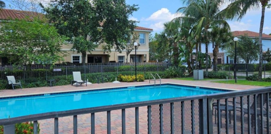 Townhouse in West Palm Beach, Florida 4 bedrooms, 162.39 sq.m. № 1208207