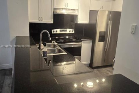 Condo à Hollywood, Floride, 2 chambres  № 1999216