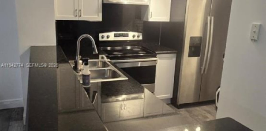 Condo à Hollywood, Floride, 2 chambres  № 1999216