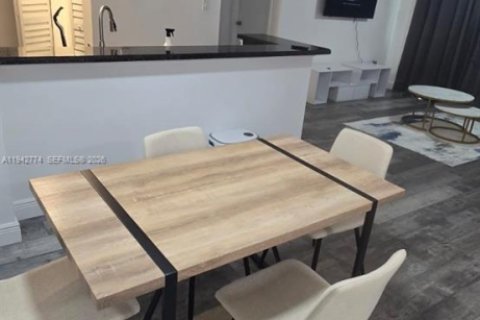 Copropriété à louer à Hollywood, Floride: 2 chambres, 98.48 m2 № 1999216 - photo 8