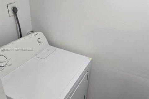 Copropriété à louer à Hollywood, Floride: 2 chambres, 98.48 m2 № 1999216 - photo 9