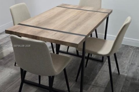 Copropriété à louer à Hollywood, Floride: 2 chambres, 98.48 m2 № 1999216 - photo 4