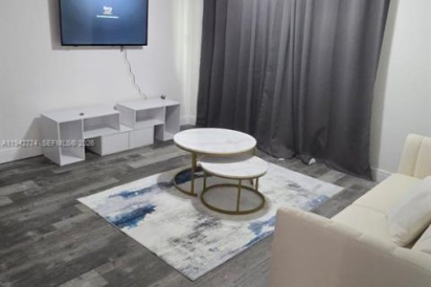 Copropriété à louer à Hollywood, Floride: 2 chambres, 98.48 m2 № 1999216 - photo 3