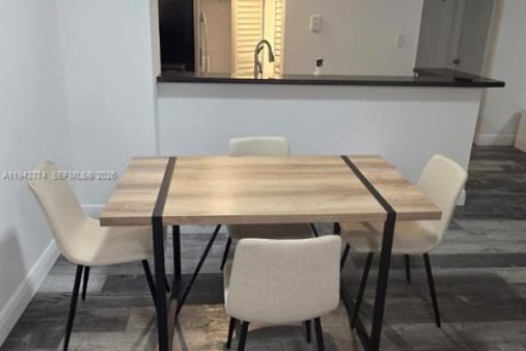 Copropriété à louer à Hollywood, Floride: 2 chambres, 98.48 m2 № 1999216 - photo 5