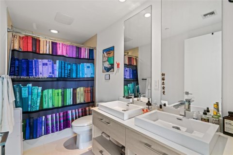 Купить кондоминиум в Майами, Флорида 2 спальни, 86.03м2, № 2012561 - фото 20