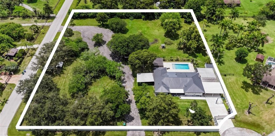 House in Southwest Ranches, Florida 4 bedrooms, 190.08 sq.m. № 1852243