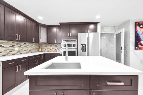House in Southwest Ranches, Florida 4 bedrooms, 190.08 sq.m. № 1852243 - photo 15