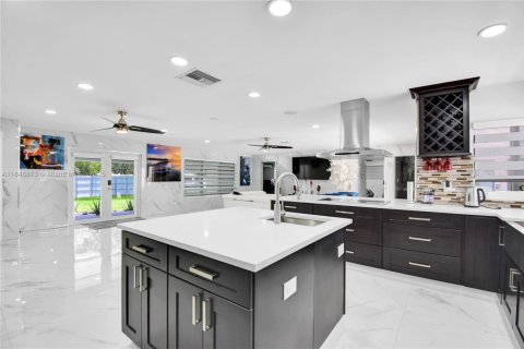 House in Southwest Ranches, Florida 4 bedrooms, 190.08 sq.m. № 1852243 - photo 12