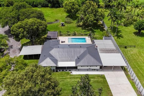 House in Southwest Ranches, Florida 4 bedrooms, 190.08 sq.m. № 1852243 - photo 3