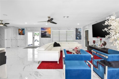 House in Southwest Ranches, Florida 4 bedrooms, 190.08 sq.m. № 1852243 - photo 11