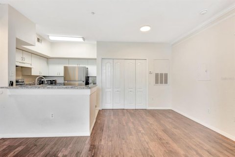 Condo in Sarasota, Florida, 1 bedroom  № 1835290 - photo 15
