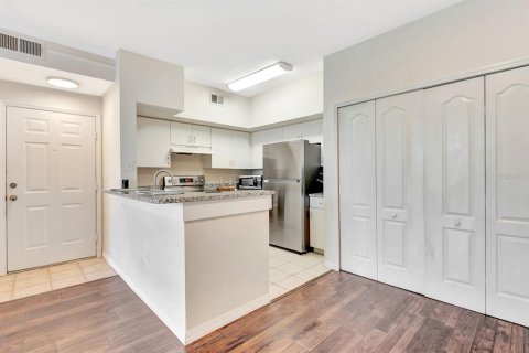 Condo in Sarasota, Florida, 1 bedroom  № 1835290 - photo 9