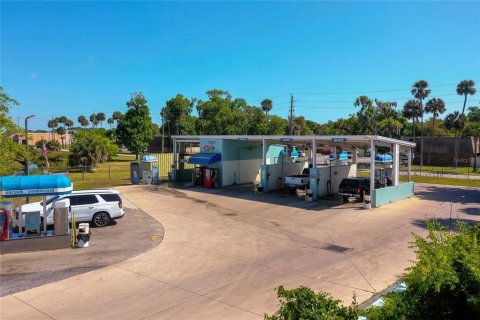 Commercial property in Daytona Beach, Florida № 1197415 - photo 1