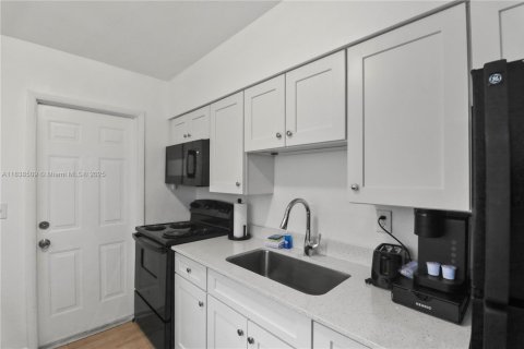 Appartement à louer à Fort Lauderdale, Floride: 1 chambre, 188.13 m2 № 2022508 - photo 3