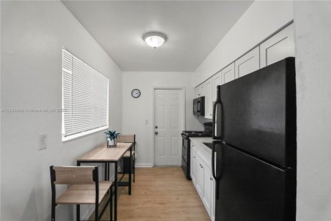 Appartement à louer à Fort Lauderdale, Floride: 1 chambre, 188.13 m2 № 2022508 - photo 2