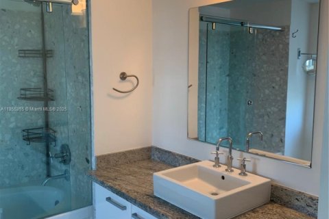 Condo in Miami, Florida, 2 bedrooms  № 1878709 - photo 12