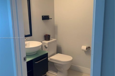Condo in Miami, Florida, 2 bedrooms  № 1878709 - photo 9