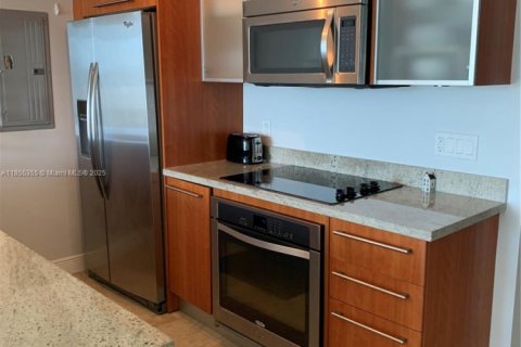 Condo in Miami, Florida, 2 bedrooms  № 1878709 - photo 8